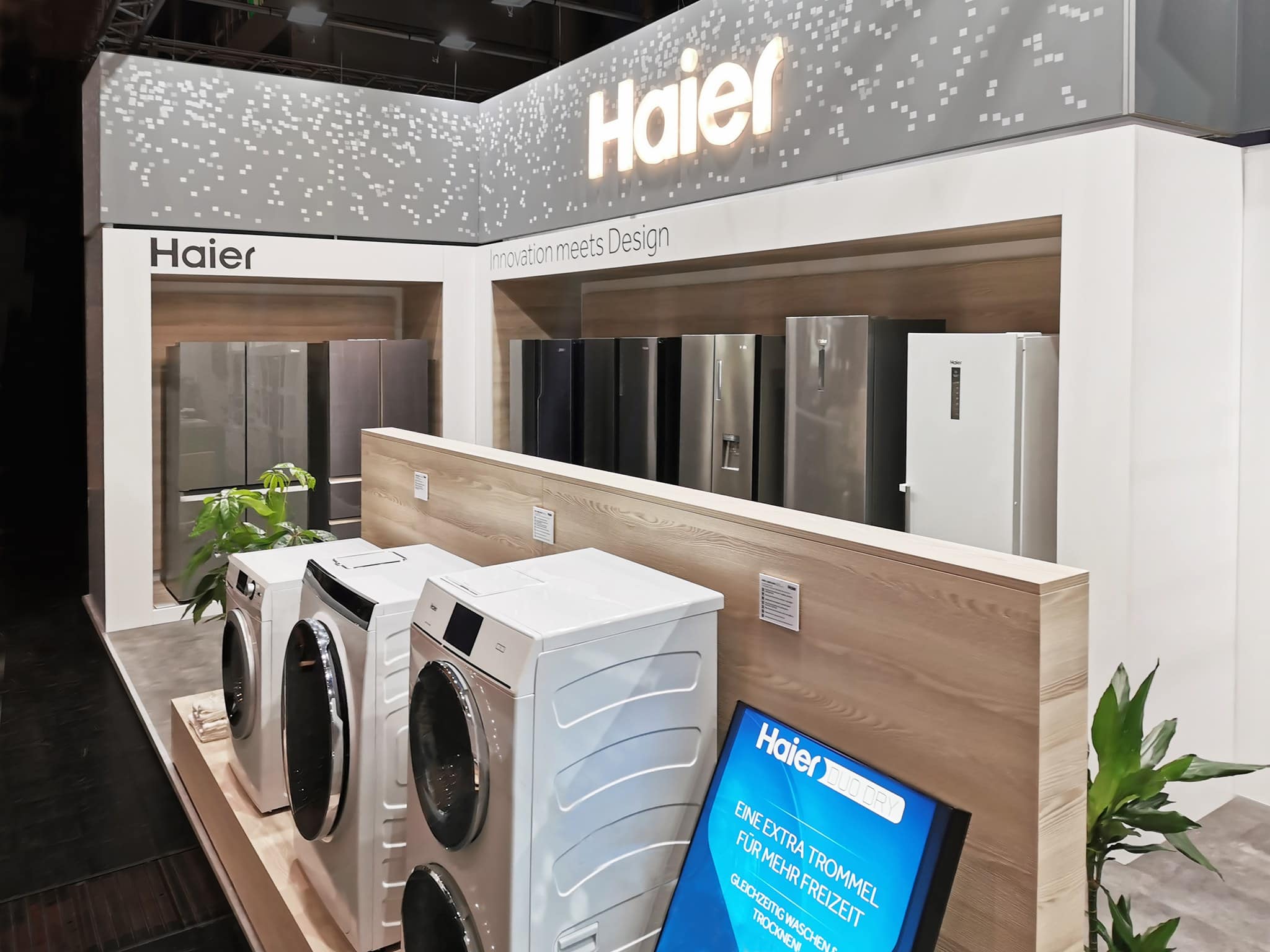 Präsentation von Haier Waschmaschinen und Kühlschränken auf der FTJ Messe in Hannover – Messebau Hannover.