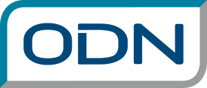 Logo mit den Buchstaben „ODN“ in fetter blauer Schrift auf weißem Hintergrund. Das Design ist von einem abgerundeten Rechteck umgeben, mit türkisfarbenem Rand links und grauem Rand rechts.