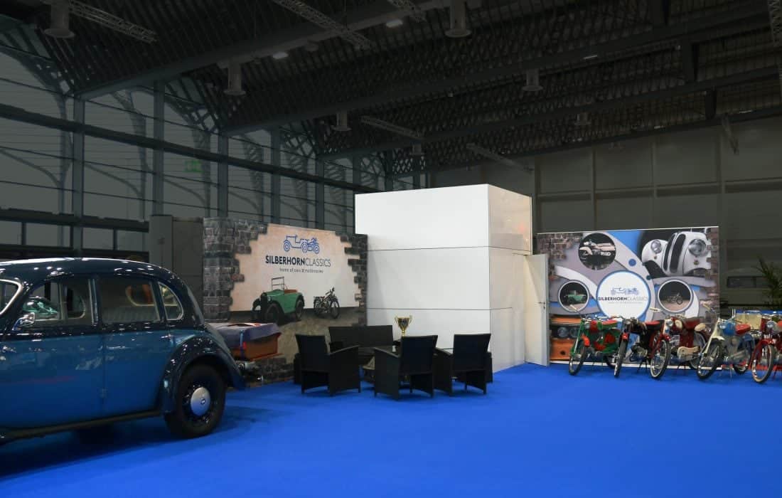 Messebau Nürnberg – Retro Classics Ausstellung mit historischem Auto und Motorrädern