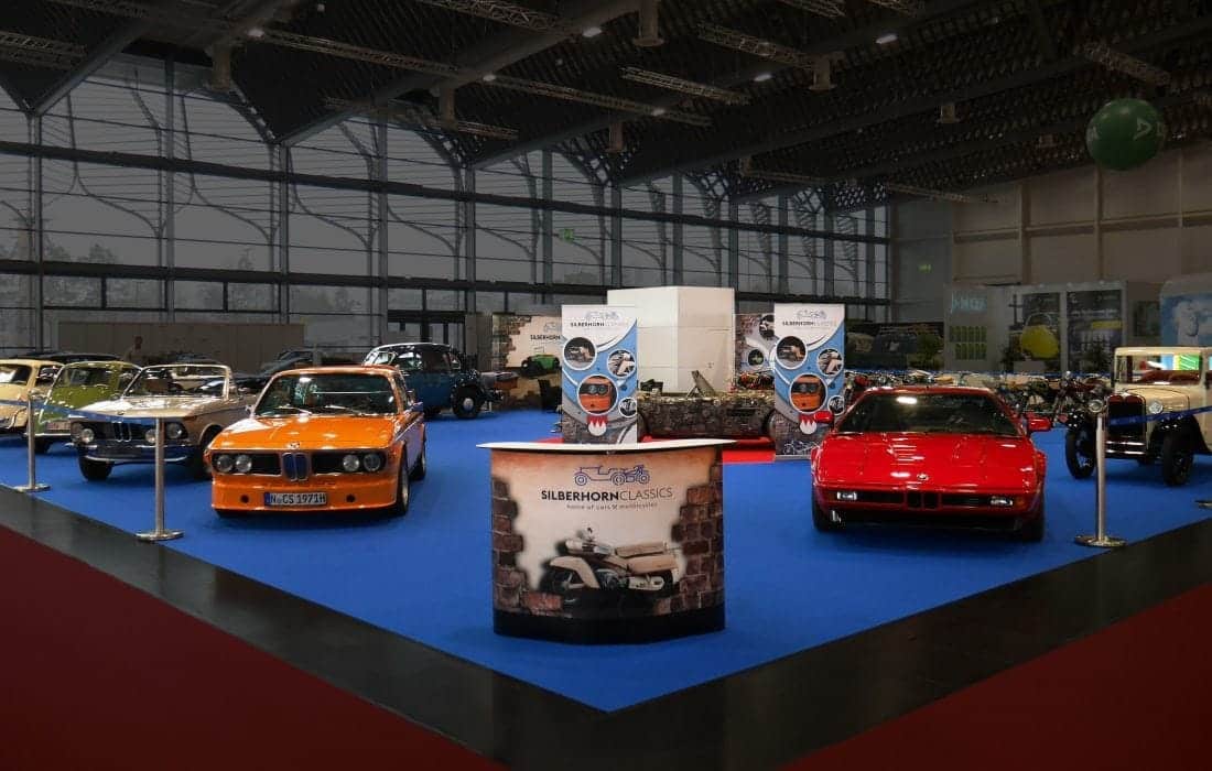 Messebau Nürnberg – Retro Classics Stand mit klassischen BMW Fahrzeugen und Bannern