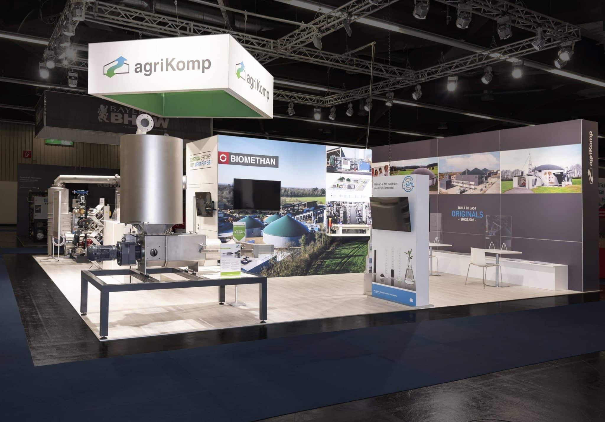 Messestand von agriKomp mit großem Biomethan-Motiv auf der Biogas Convention – Messebau Nürnberg.