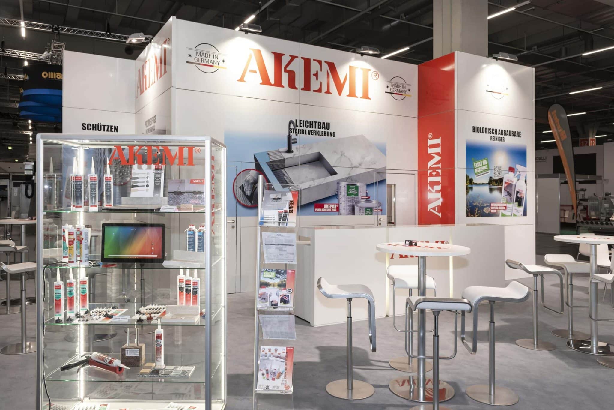 Hochwertige AKEMI Produktlösungen Präsentation auf Messebau Nürnberg