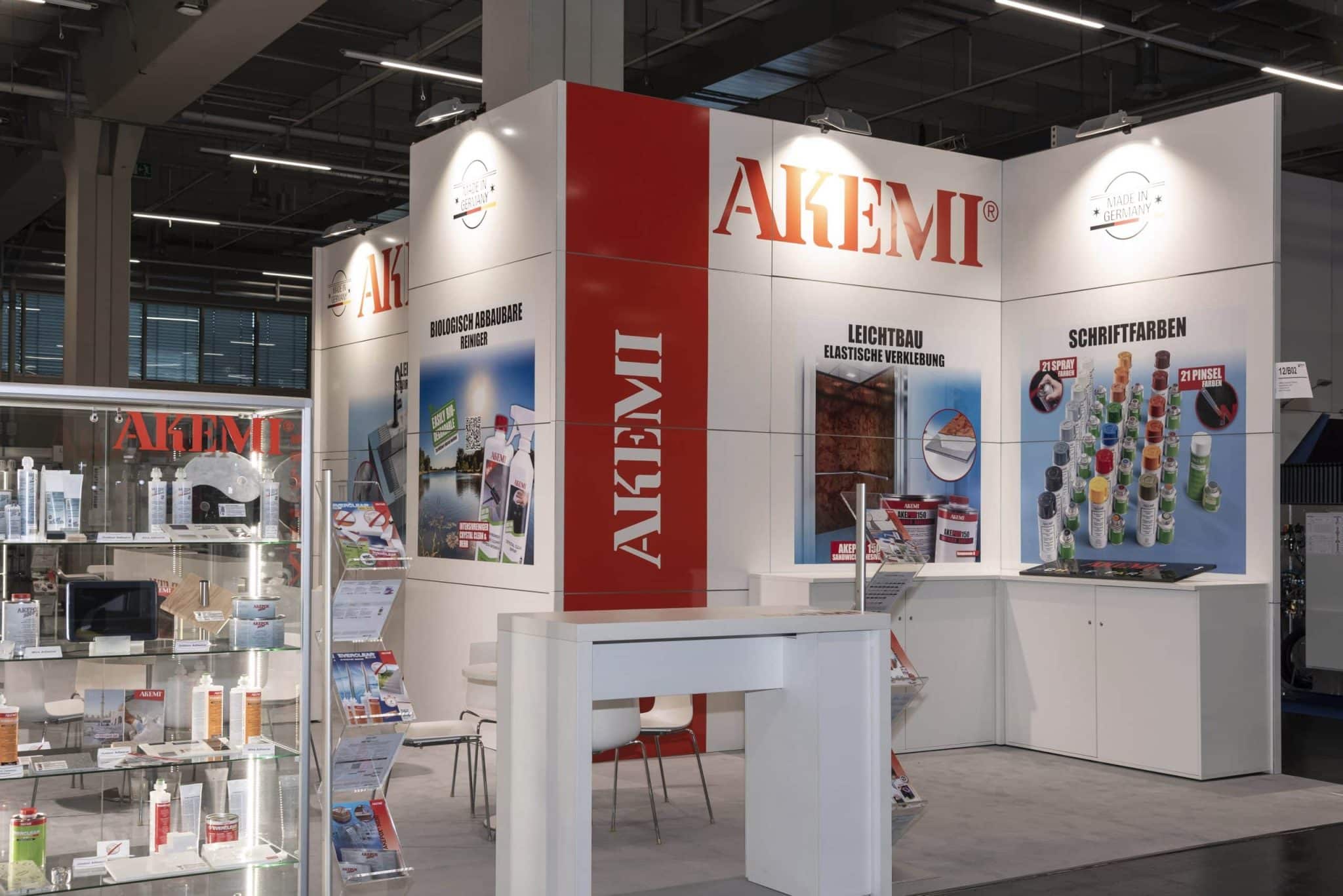 Detailreiche AKEMI Produktpräsentation auf Messebau Stone Tec Nürnberg