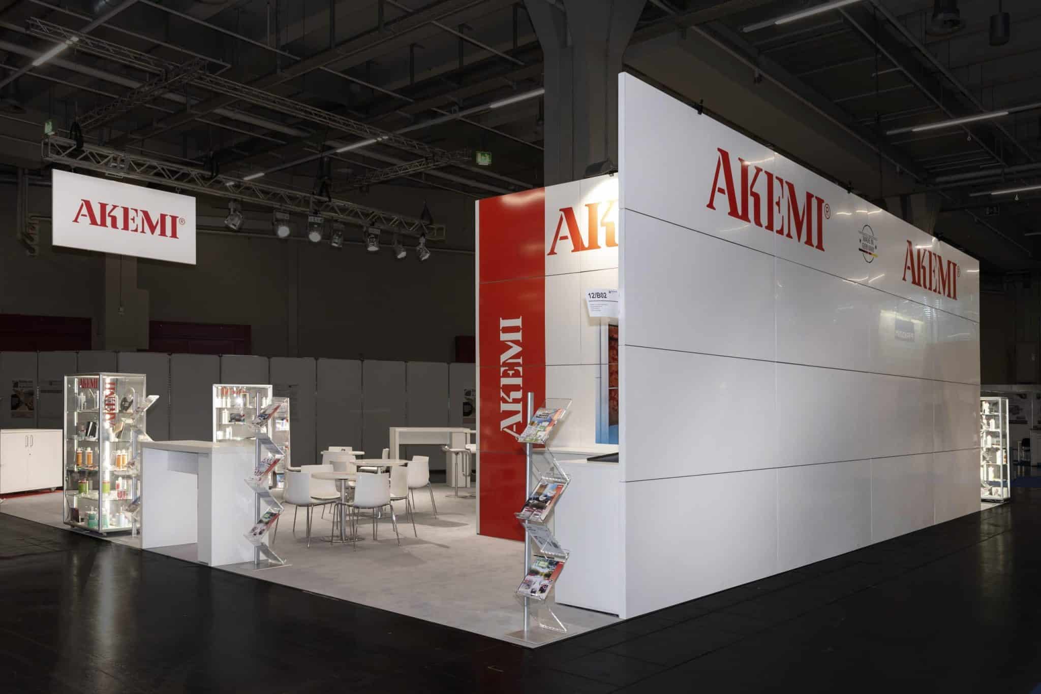 Moderne AKEMI Produktinszenierung auf Messebau Stone Tec Nürnberg