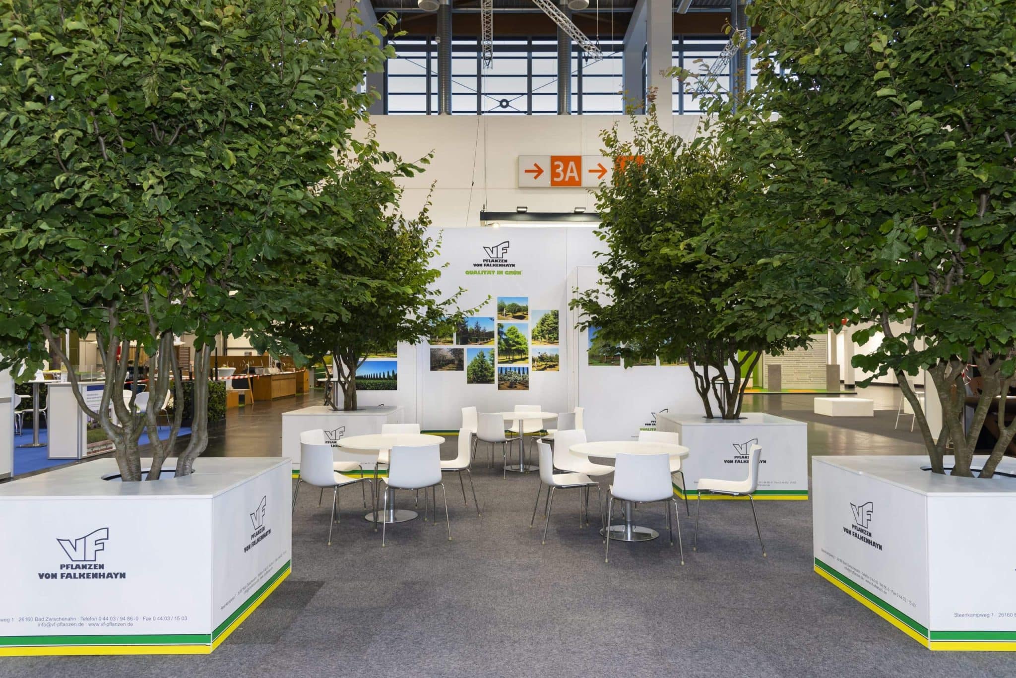 Messebau Nürnberg: Ansprechende Pflanzenpräsentation am VF-Pflanzen von Falkenhayn-Stand auf der Galabau