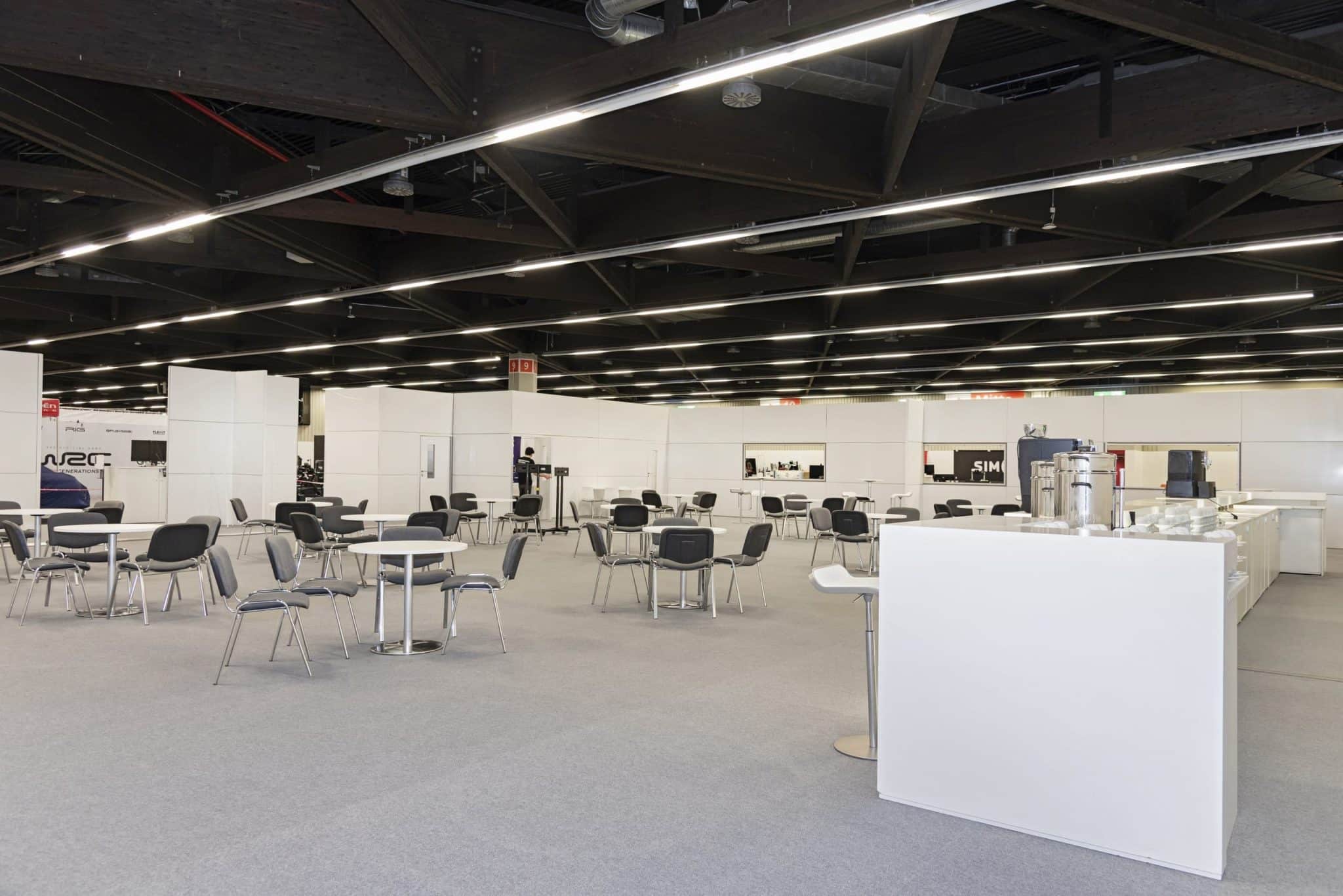 co | wana Lounge-Möbel auf Messebau ADAC Simrace Expo Nürnberg
