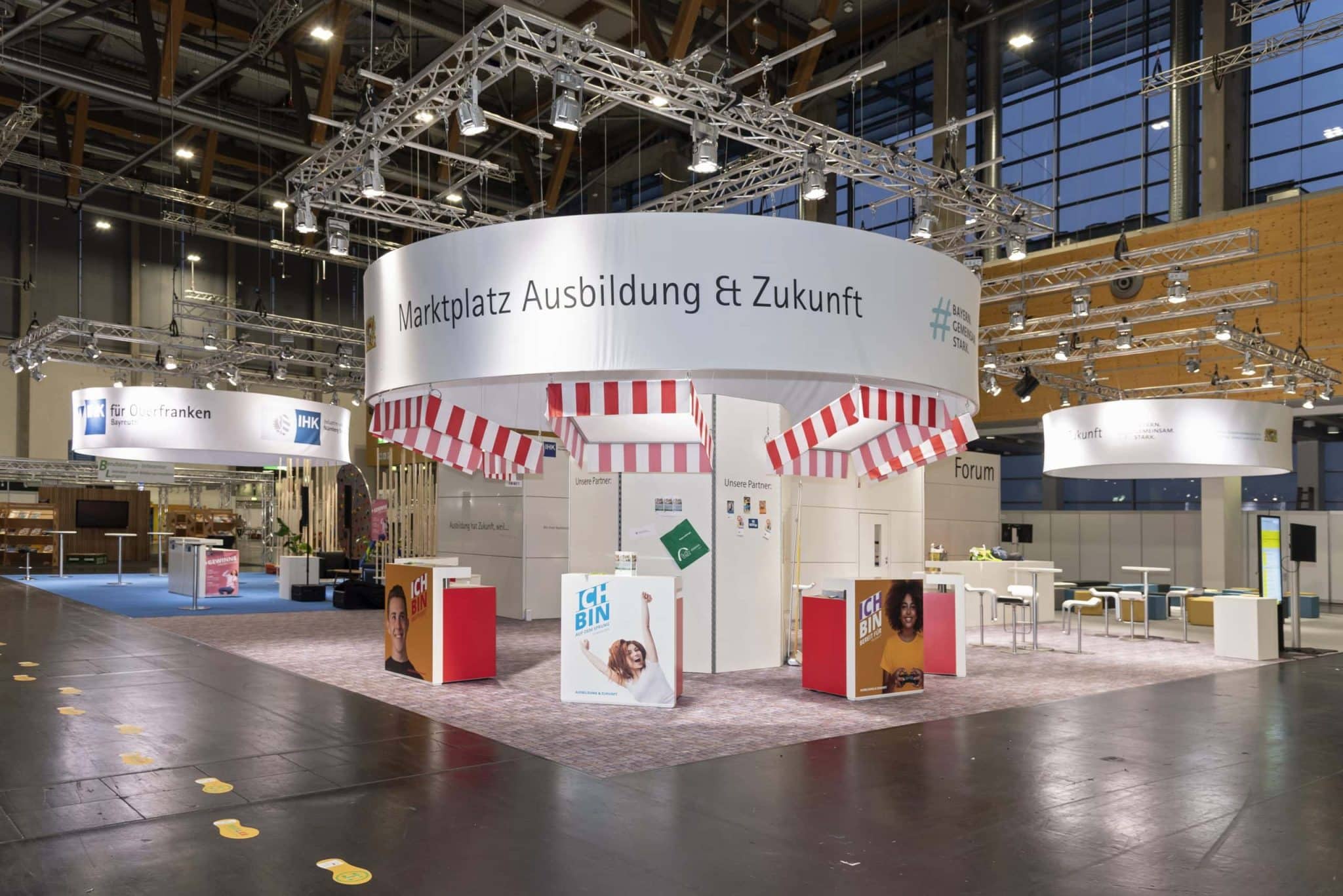 Übersichtliche IHK Nürnberg Ausbildungsmöglichkeiten auf Bildungsmesse Nürnberg