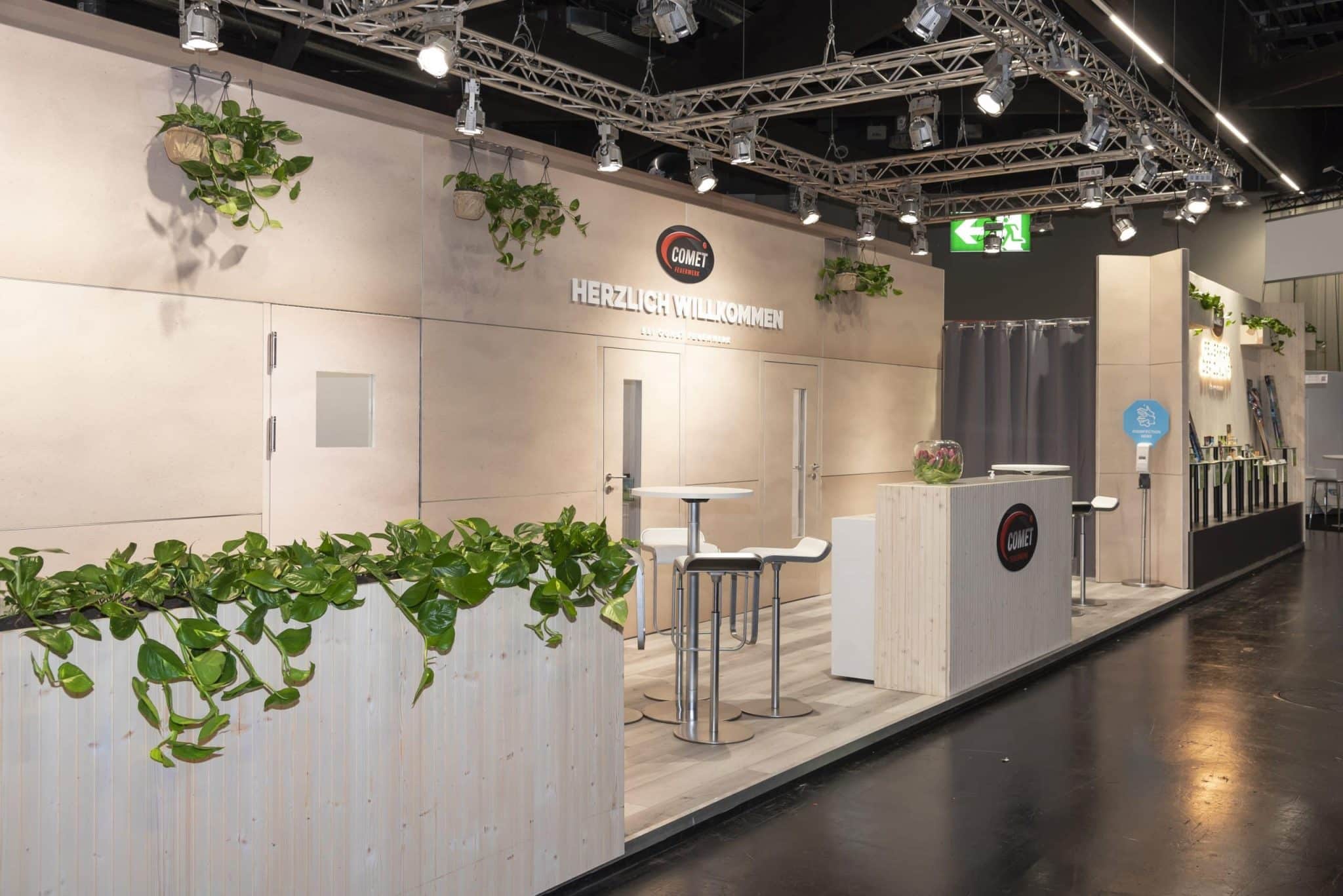 Vielseitige COMET Feuerwerksartikel Produktschau Messebau Spielwarenmesse Nürnberg