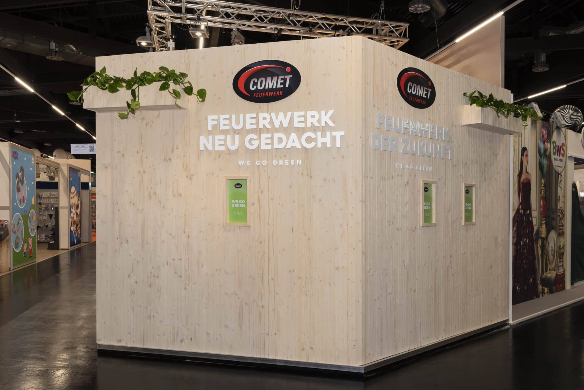 Moderne COMET Feuerwerksartikel Produktschau auf Messebau Nürnberg
