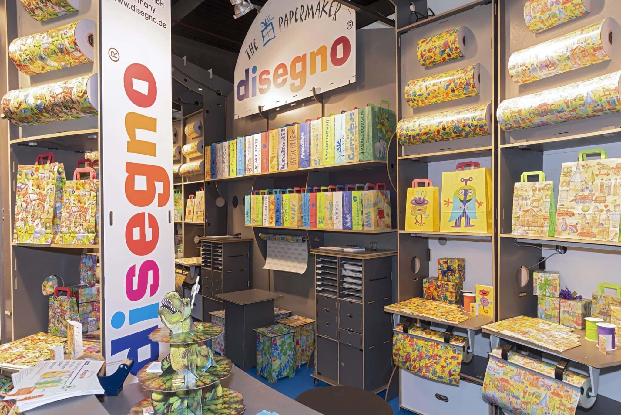 Moderner und einladender Messestand-Entwurf auf der Spielwarenmesse für Messebau Nürnberg auf 27m² Fläche