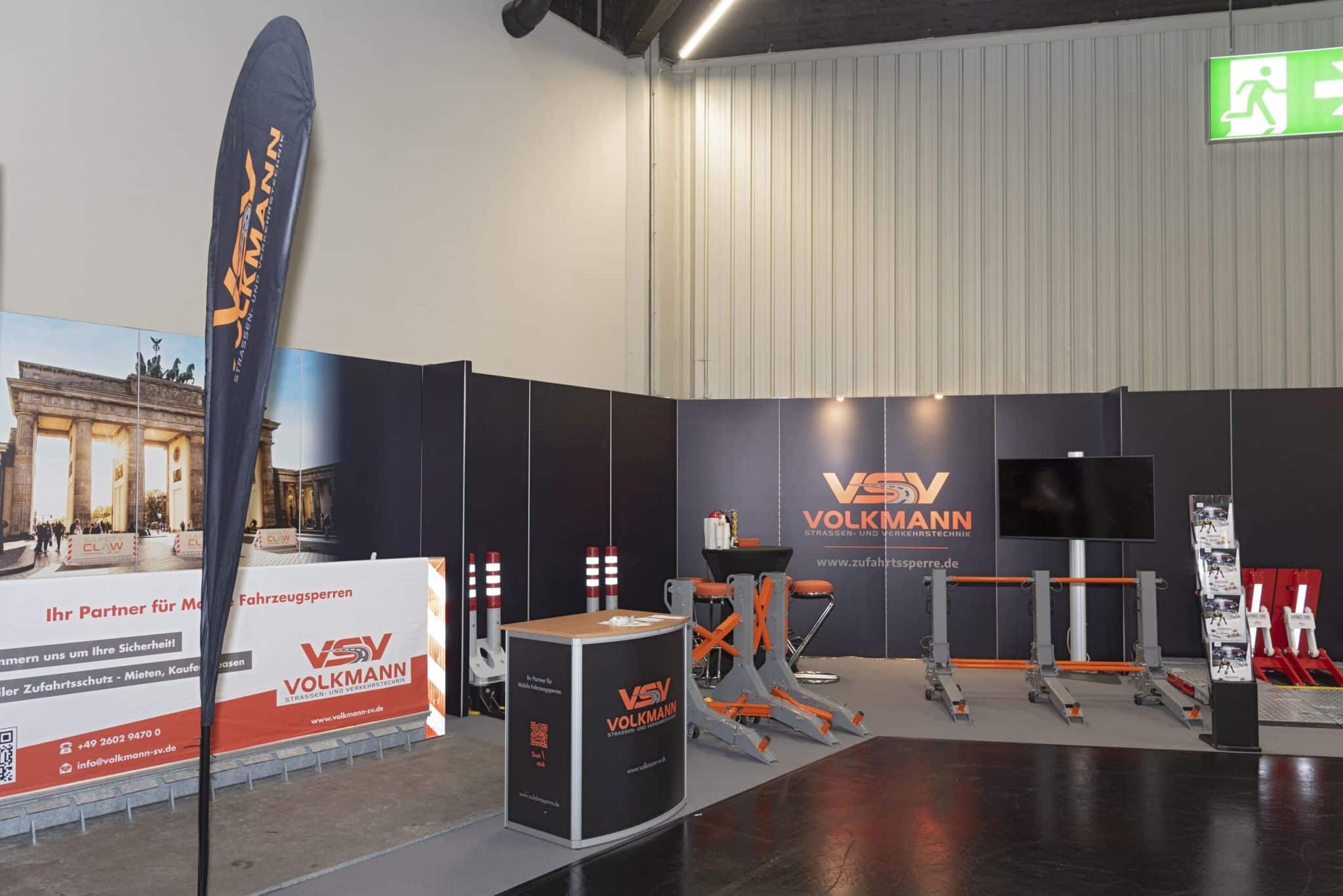Effektvolle Produktpräsentation auf dem Messestand auf der Enforcetac für Messebau Nürnberg