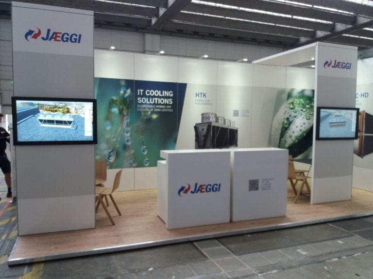 JAEGGI Messestand auf der Data Centre World in Frankfurt mit Fokus auf nachhaltige IT Cooling Solutions – Beispiel für hochwertigen Messebau Frankfurt.