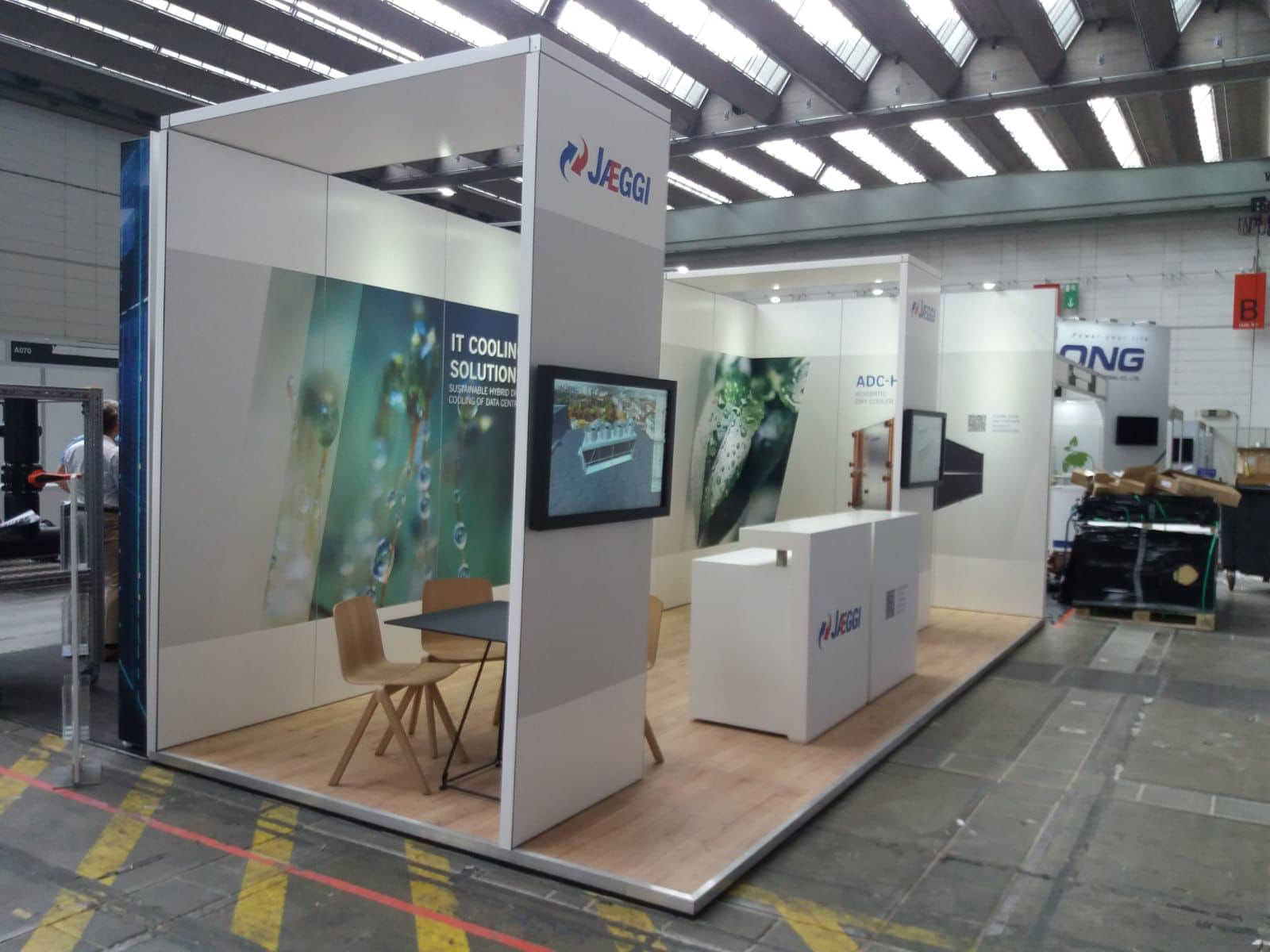 Moderner Messestand von JAEGGI auf der Data Centre World in Frankfurt – professioneller Messebau Frankfurt mit Präsentation von IT Cooling Solutions.