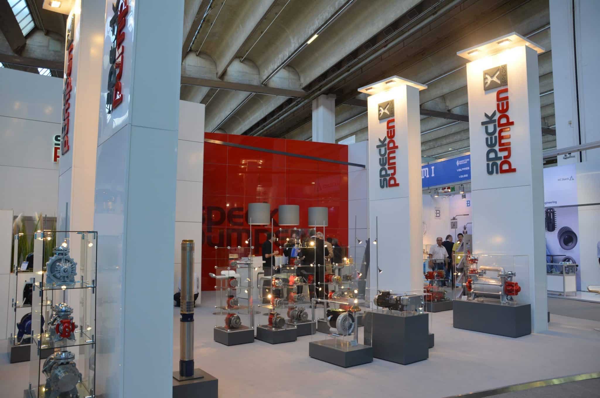 Präsentation von Pumpentechnik bei Speck Pumpen auf der Achema Messe in Frankfurt – professioneller Messebau Frankfurt
