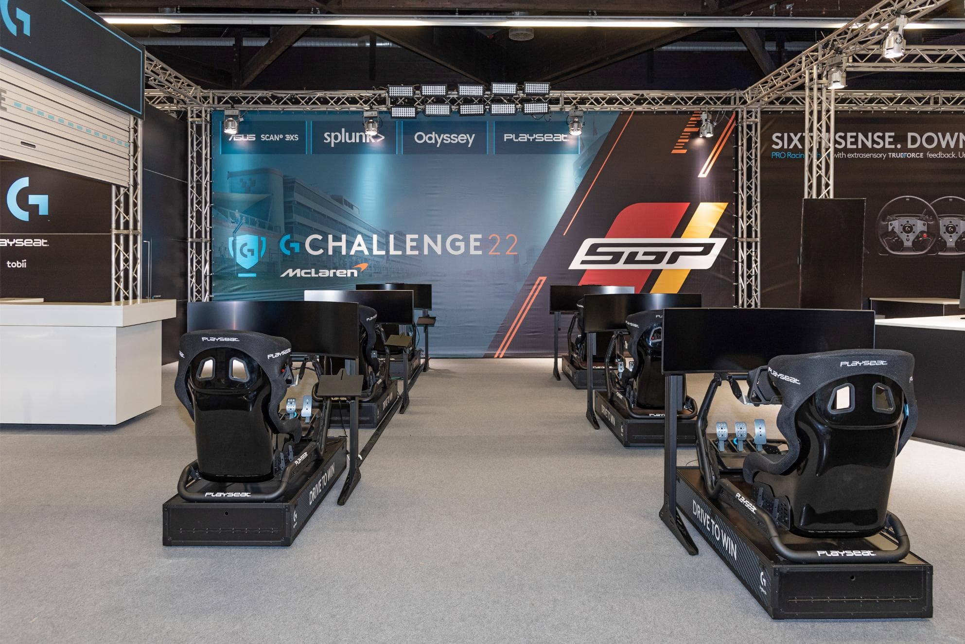 Einzigartiges und innovatives Messestand-Konzept von RCOM / Logitech für die ADAC Simracing Expo 2022 für Messebau Nürnberg