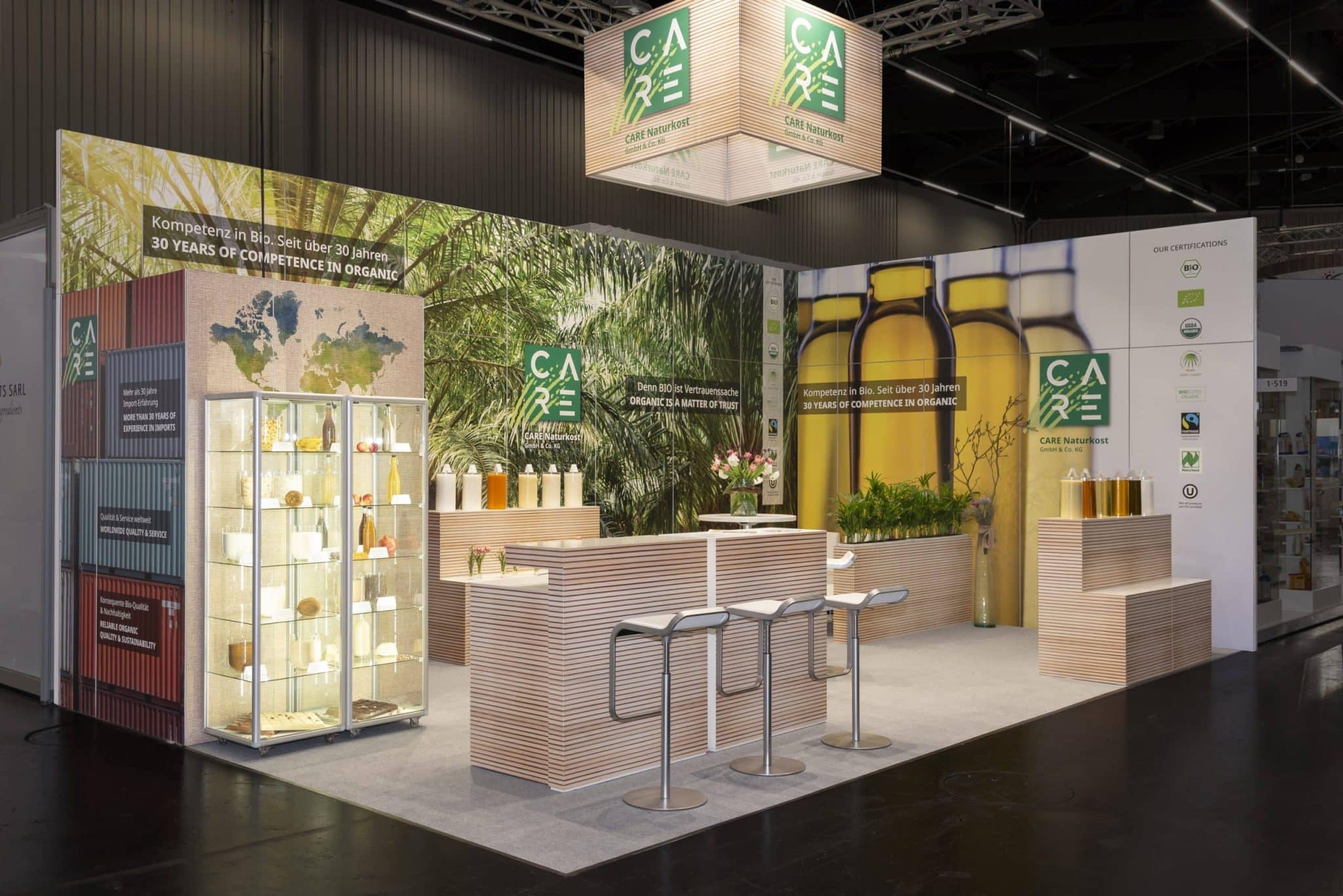 Moderner Messestand von CARE Naturkost auf der BioFach in Nürnberg – professioneller Messebau Nürnberg mit nachhaltigem Design.