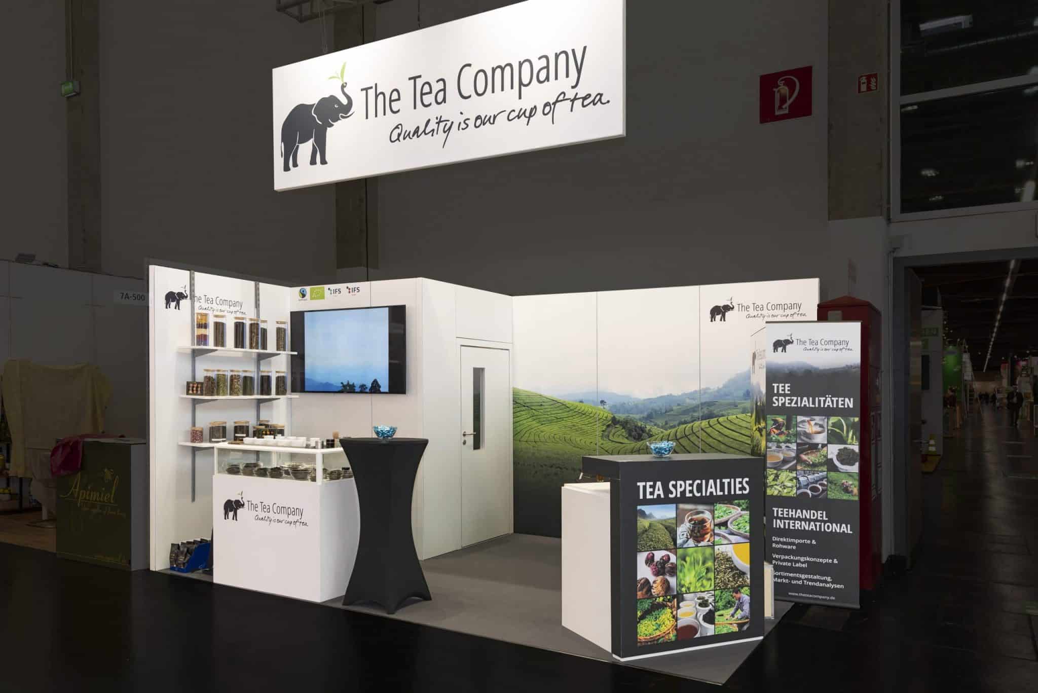 The Tea Company Messestand mit modernem Design auf der BioFach Nürnberg – Messebau Nürnberg