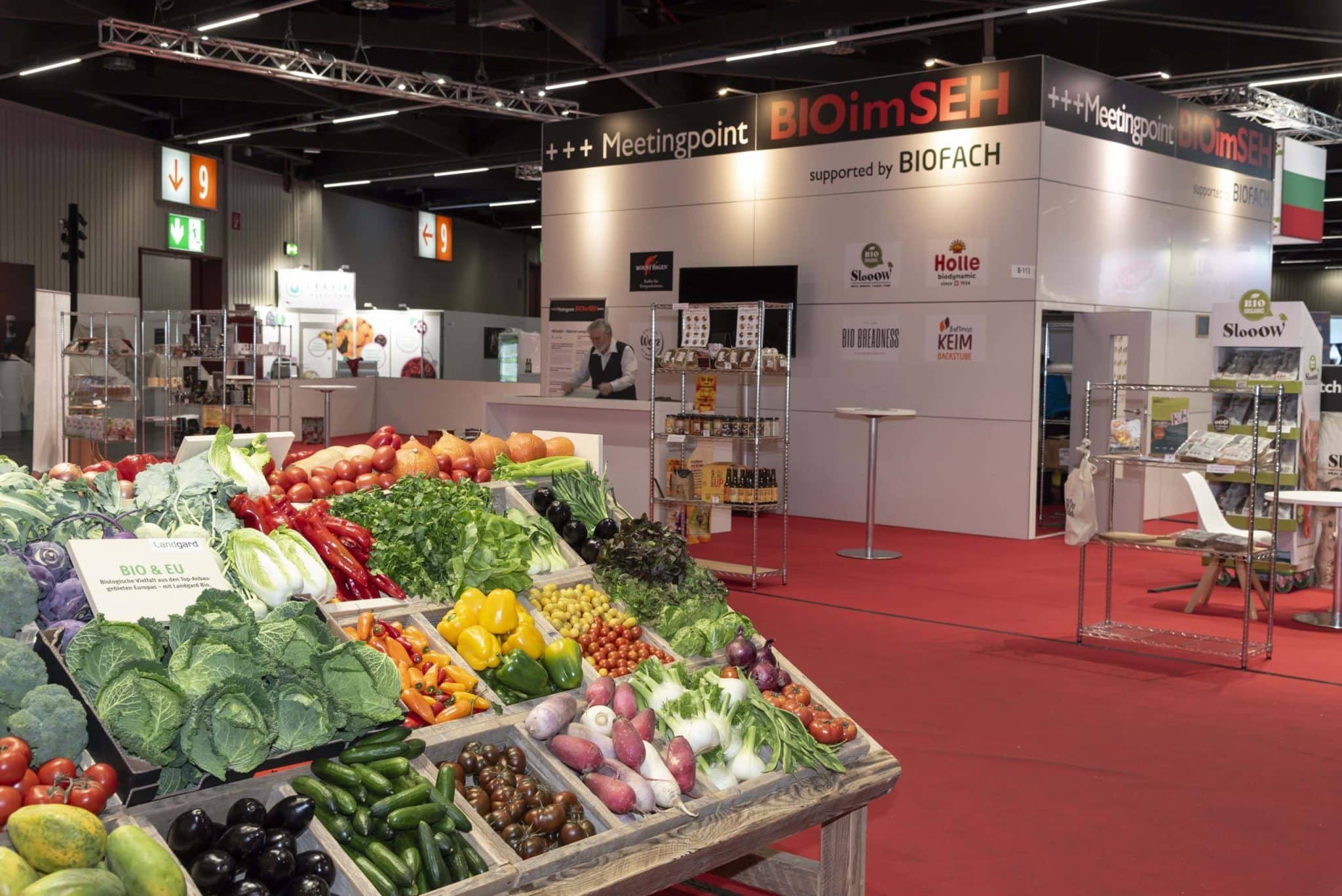 Messebau Nürnberg – Bio Gemüse Stand mit Meetingpoint BIOimSEH