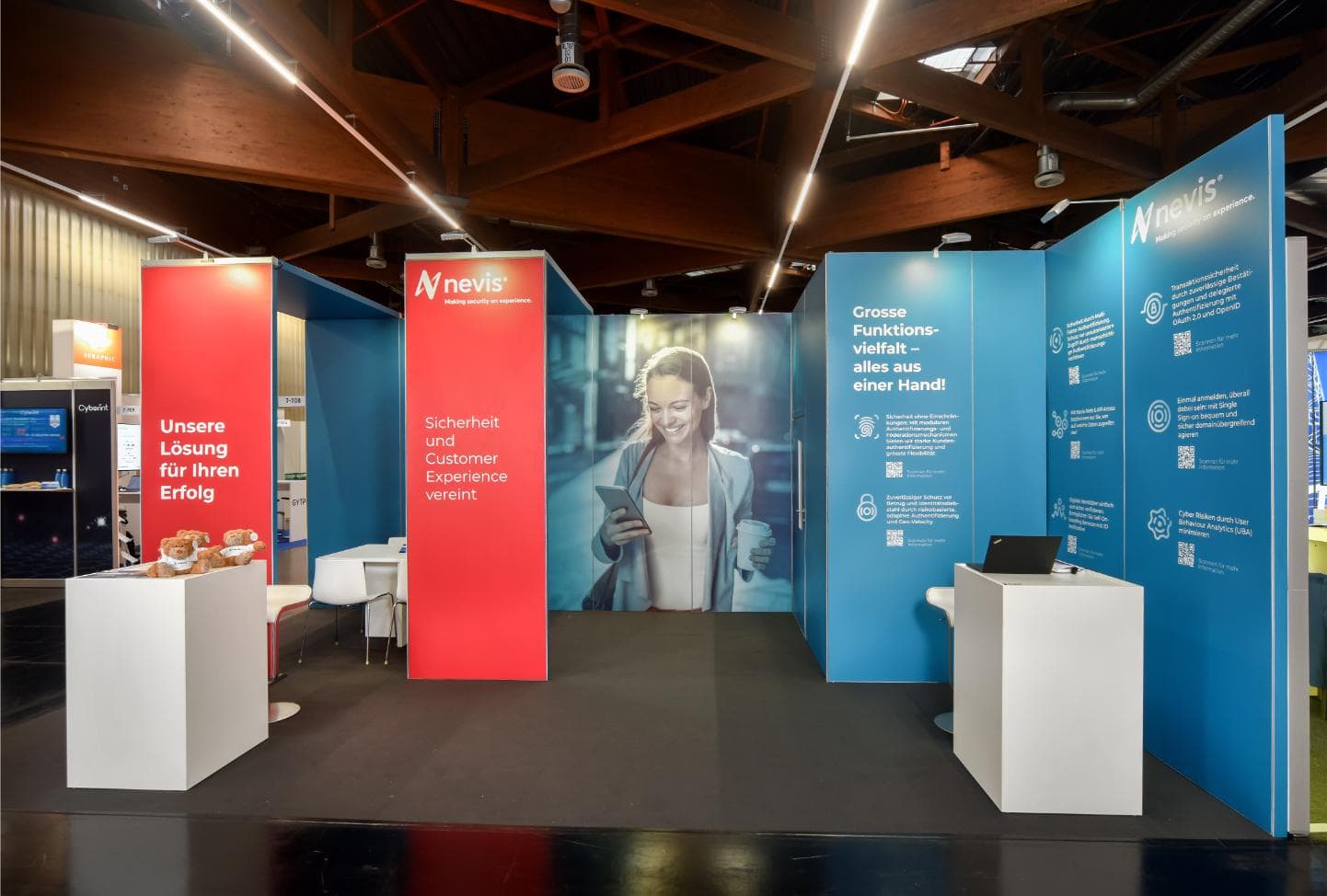 Sorgfältiger und professioneller Aufbau des Messestands für die it-sa 2023 für Messebau Nürnberg