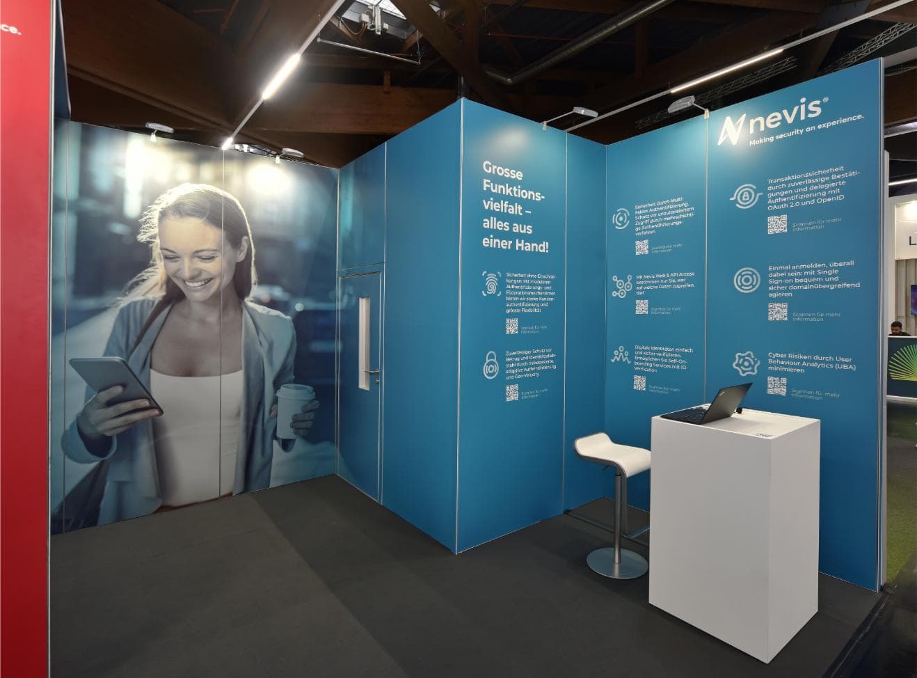 Moderner und einladender Messestand-Entwurf für die it-sa 2023 für Messebau Nürnberg auf 26m² Fläche