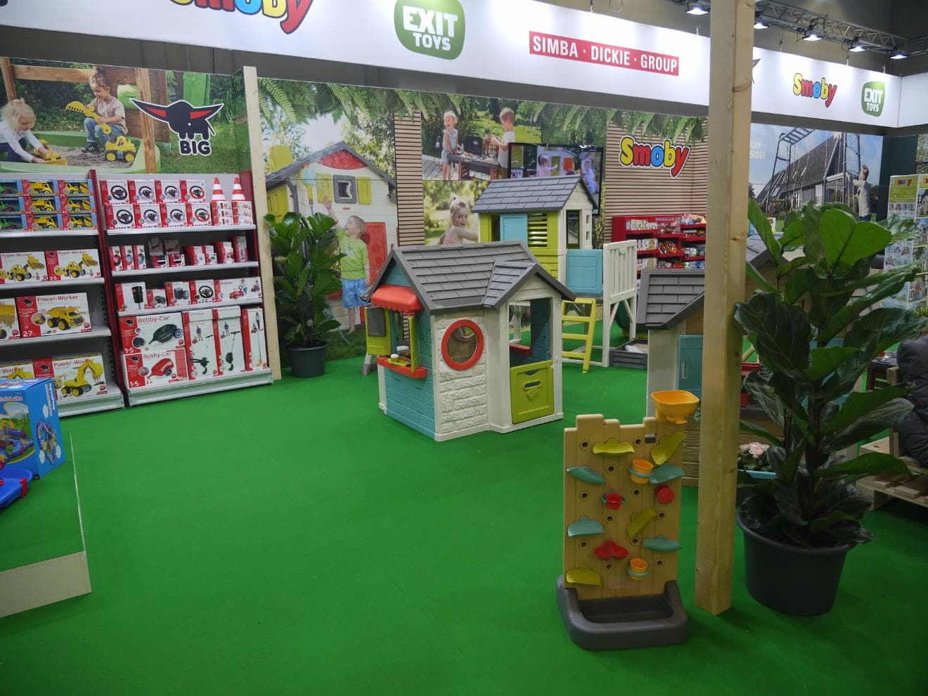 Smoby Spielhäuser und Spielwaren am Stand der Simba Dickie Group während der spoga+gafa 2023 in Köln.