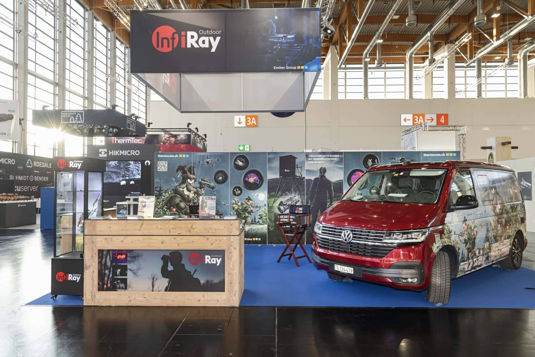 InfiRay Messestand mit VW-Bus und Produktpräsentation auf der IWA in Nürnberg – Messebau Nürnberg.