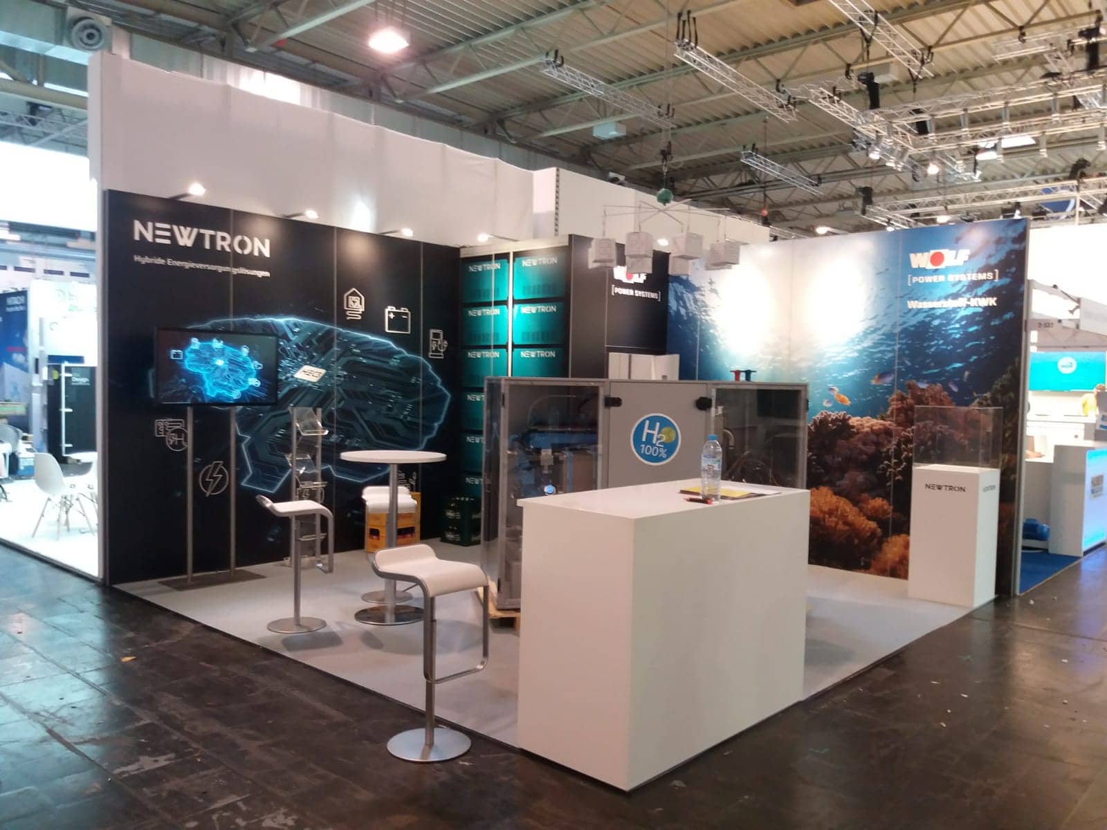 Präsentation einer Wasserstoff-Energieanlage von Wolf Power Systems und Newtron auf der E-World in Essen – Messebau Essen