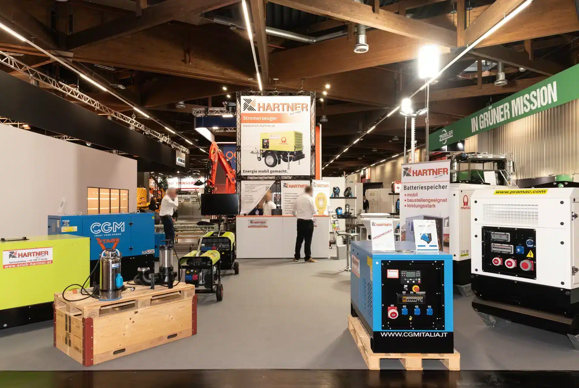 Professioneller Messebau Nürnberg Hartner Stand mit Stromerzeugern auf der GalaBau Nürnberg