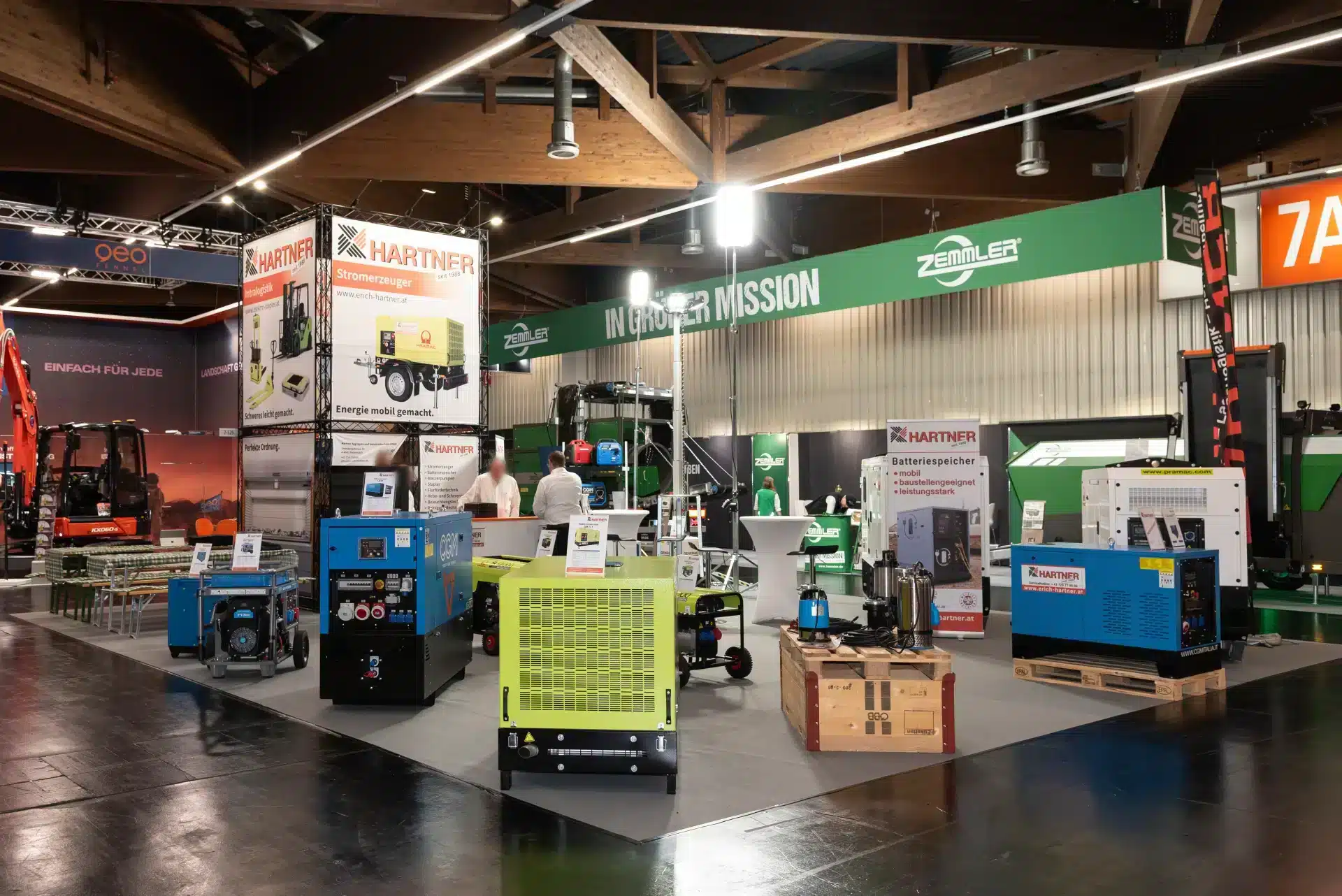 GalaBau Nürnberg Hartner Messestand mit Stromerzeugern und Notstromanlagen Messebau Nürnberg