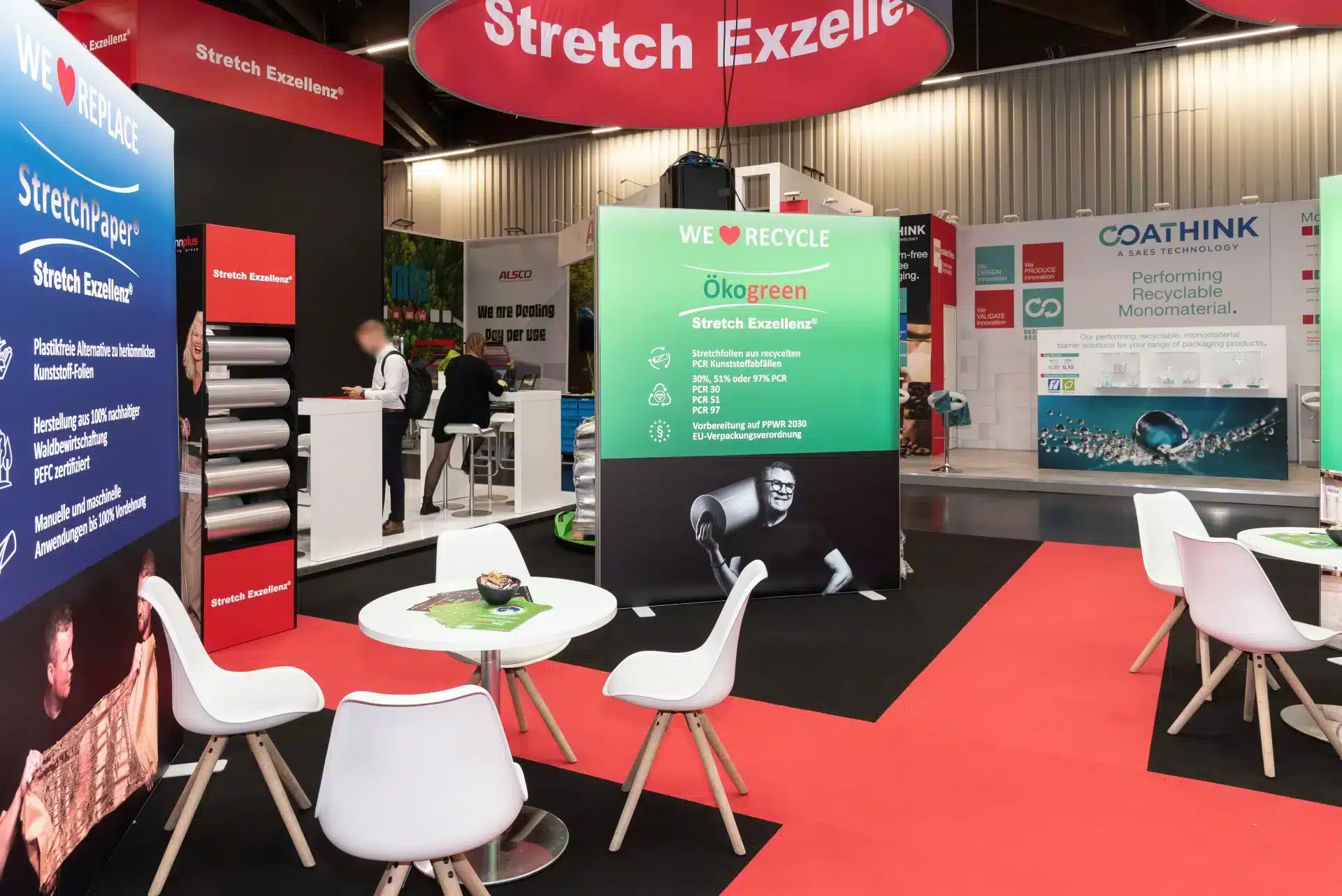 Sitz- und Beratungsbereich mit Infowänden „We Recycle/We Replace“ am Borrmann-Plus-Stand, FachPack 2024, Messebau Nürnberg