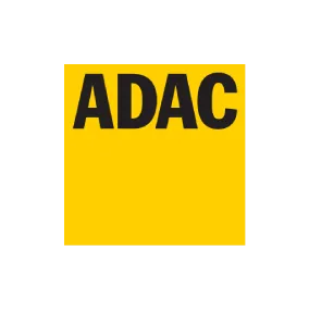 ADAC-Logo: gelbes Quadrat mit den schwarzen Großbuchstaben ADAC, dargestellt als Kundenreferenz im Messebau.