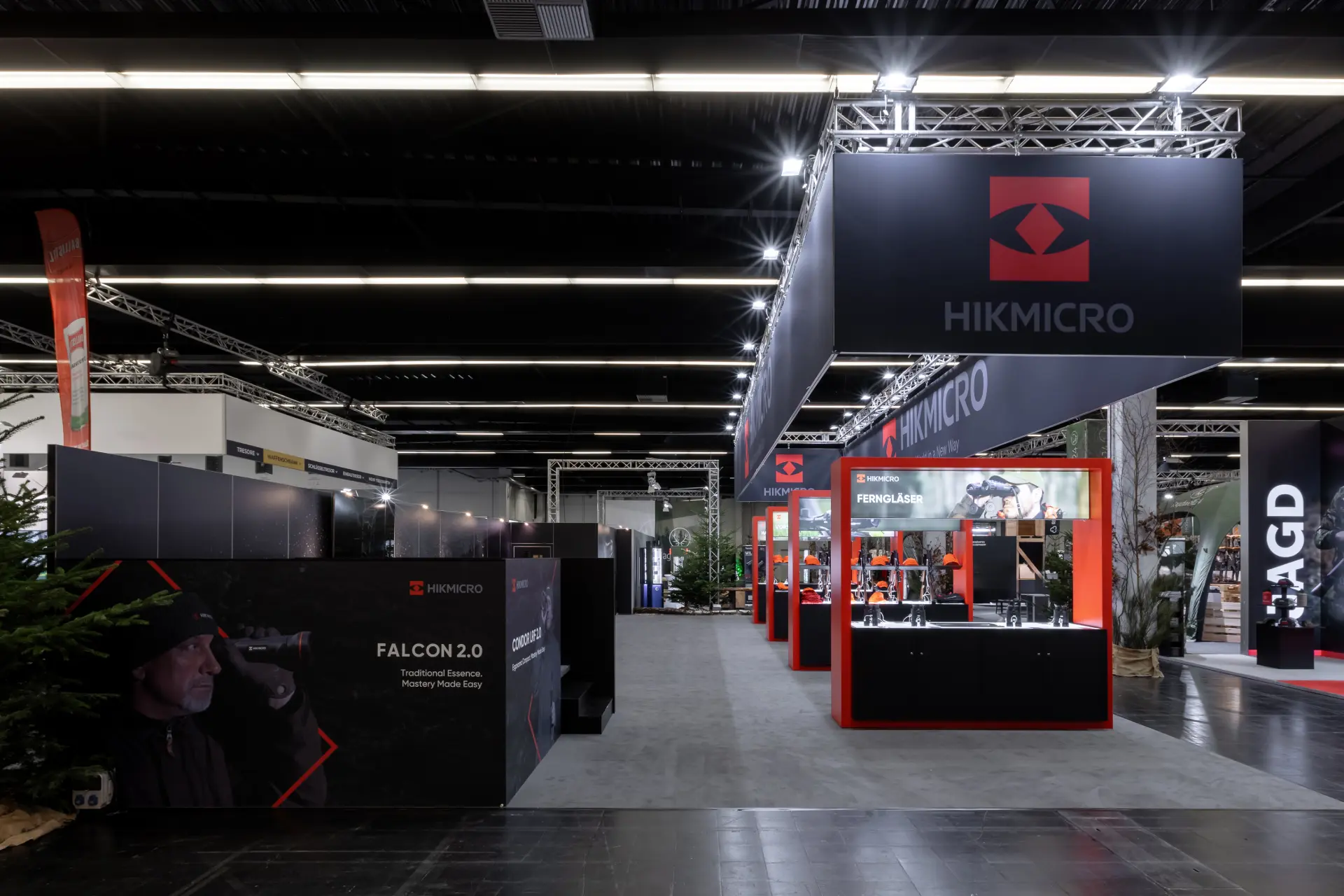 Messebau Dortmund – Hikmicro Messestand auf der Jagd & Hund 2025 mit modernen Produktdisplays und großem Banner.