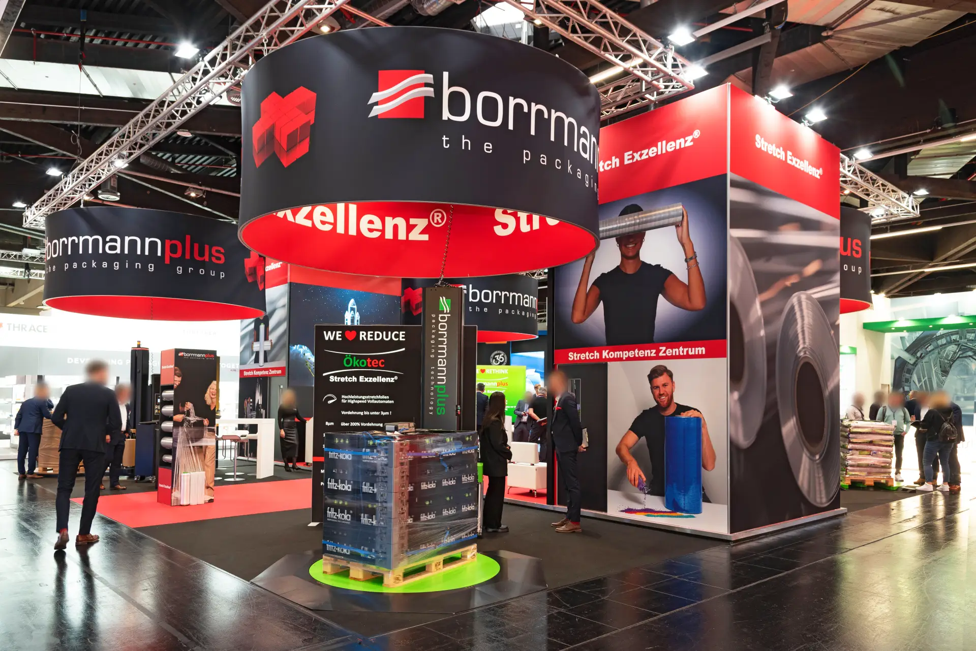 Innovativer Messestand von Borrmannplus auf der FachPack mit Ökotec und Stretch Exzellenz® Konzept – moderner Messebau Nürnberg.