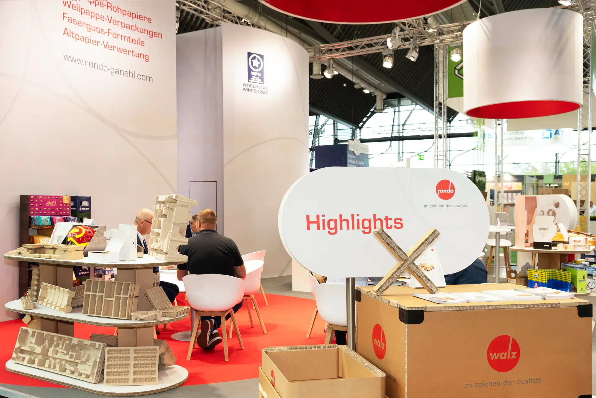 FachPack-Messestand von Rondo Ganahl mit Fokus auf Qualität, Recycling und Wellpappe-Verpackungen – nachhaltiger Messebau Nürnberg.