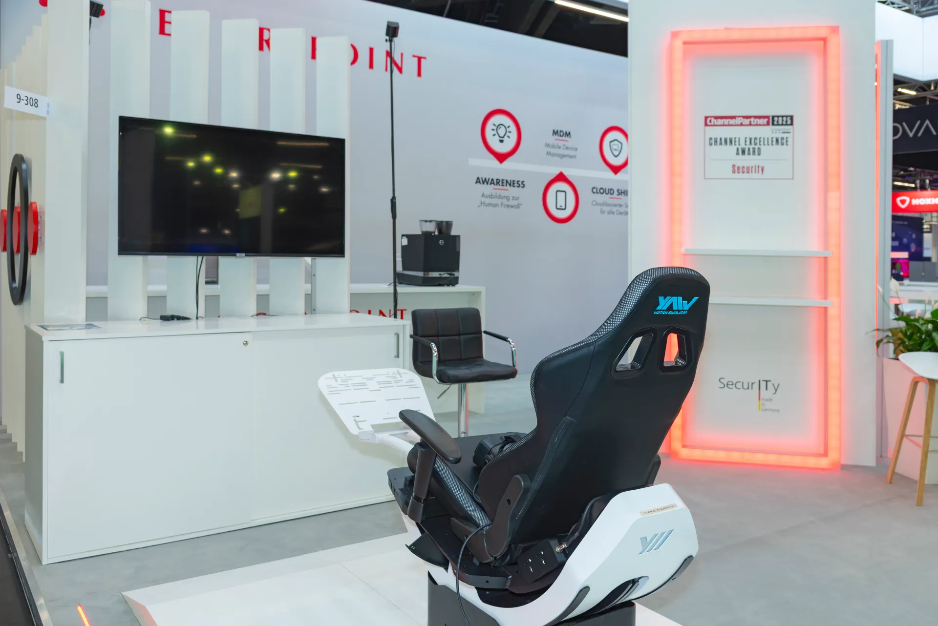 Securepoint Theke mit Monitoren und großem Logo auf der it-sa 2025 in Nürnberg – Fokus auf Firewall, Antivirus und First-Class Support.